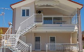 Οn the wave, 2 studios,1 apartment